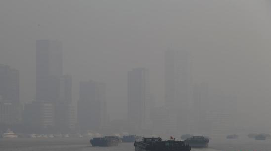 資料圖：霧霾襲城。張亨偉 攝