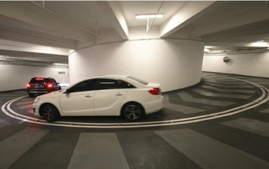 重慶現神級地下車庫,停車要轉8個圈