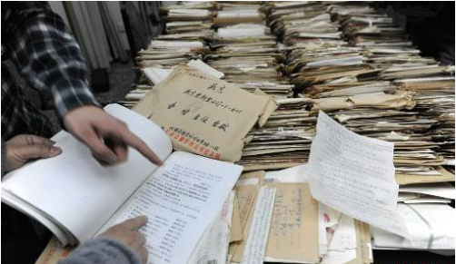 資料圖：從事民間對日索賠20余年的童增公開自己的“萬封來信”，揭露侵華日軍罪行。 <a target='_blank'  ></table>中新網</a>記者 張龍云 攝